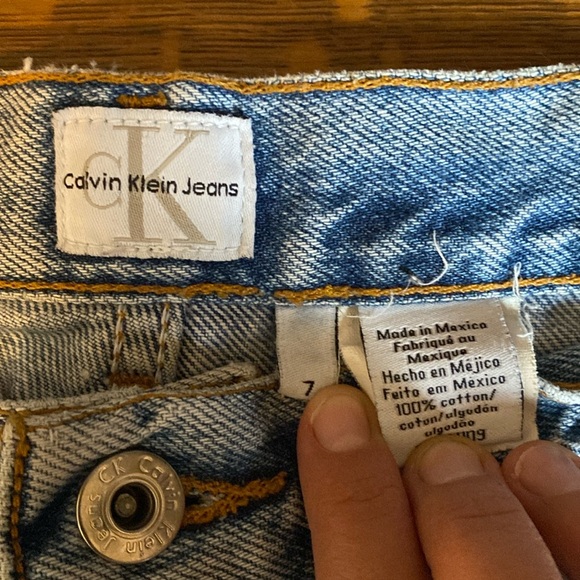 Calvin Klein cutoff Jean Shorts - Picture 4 of 4